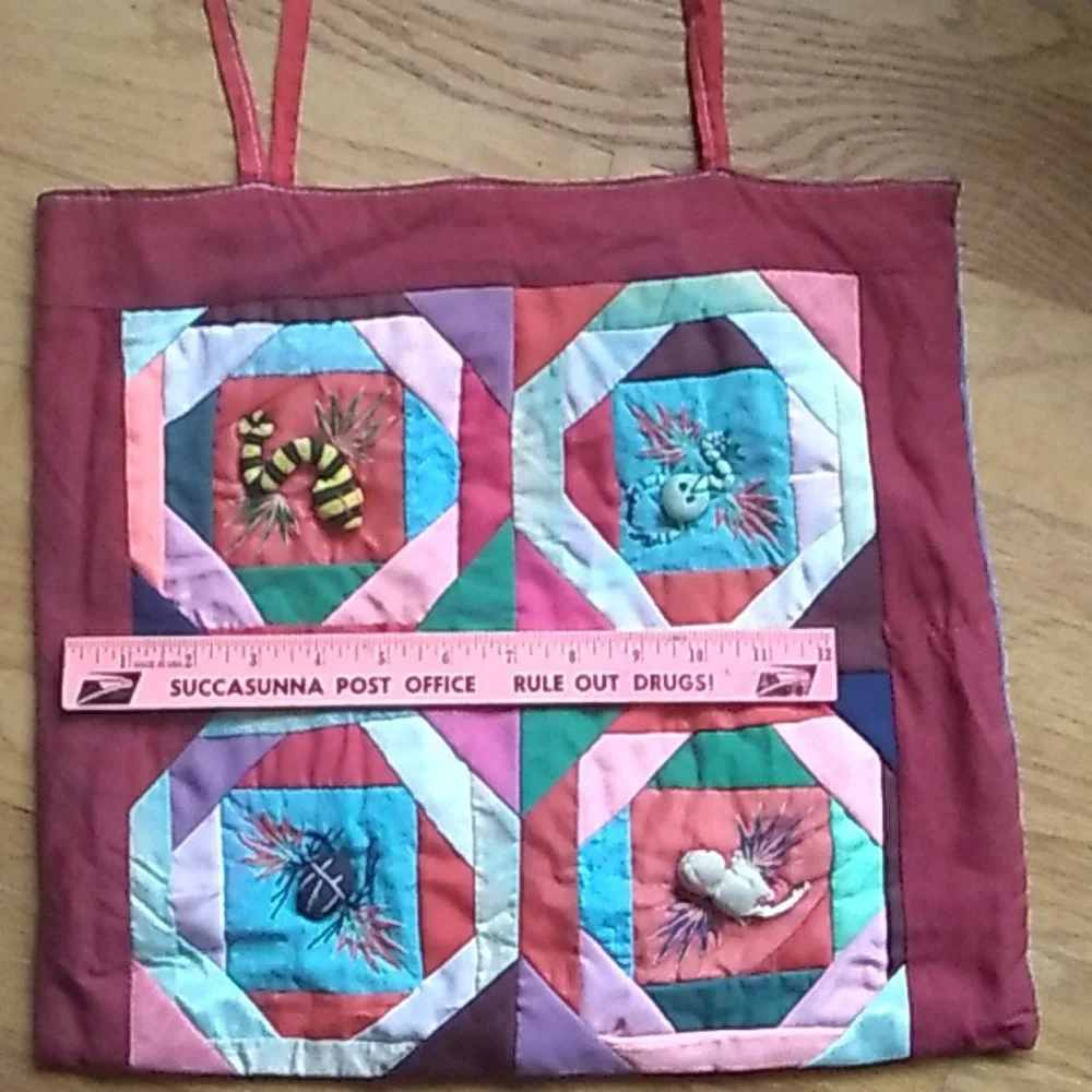 👺 FOLK ART HANDCRAFTED PATCHWORK POINSETTIA WALL HANGING, FRAME DRESSER SCARF